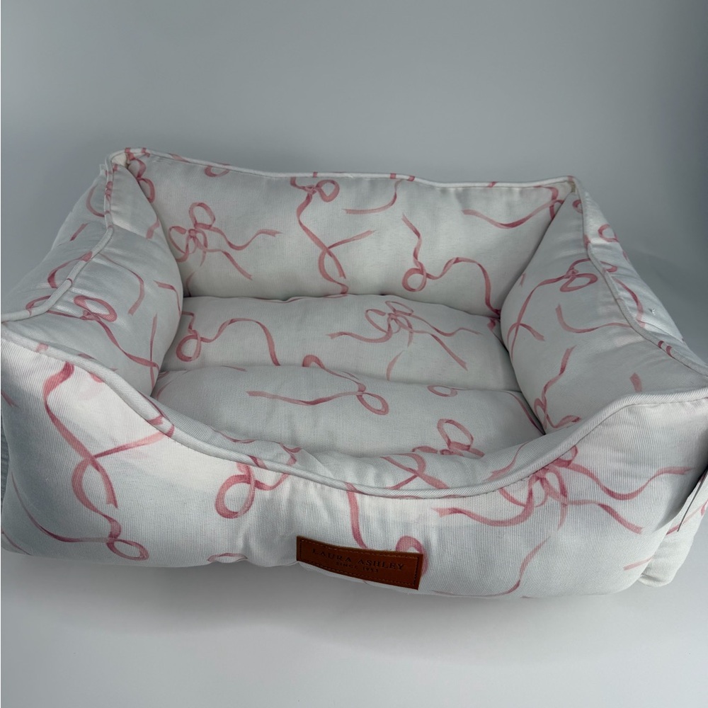 🐾 Laura Ashley Pink and White Swirl Ribbon Reversible Pet Bed 🐾 - Picture 4 of 7